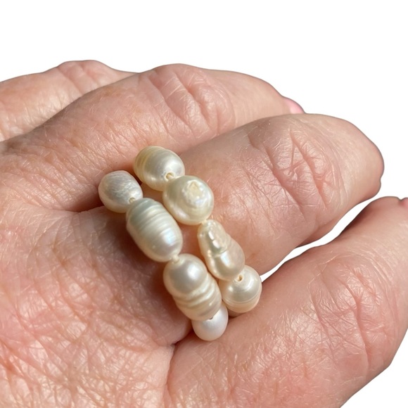 NATURAL Creamy Opalescent Seed Pearl Stretchy Rings (2) Size 8 - Picture 6 of 8